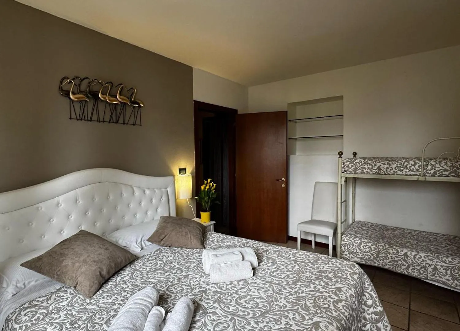 Wonderful Lake View Apartments With Pool With Breakfast Gardasee Torri Del Benaco