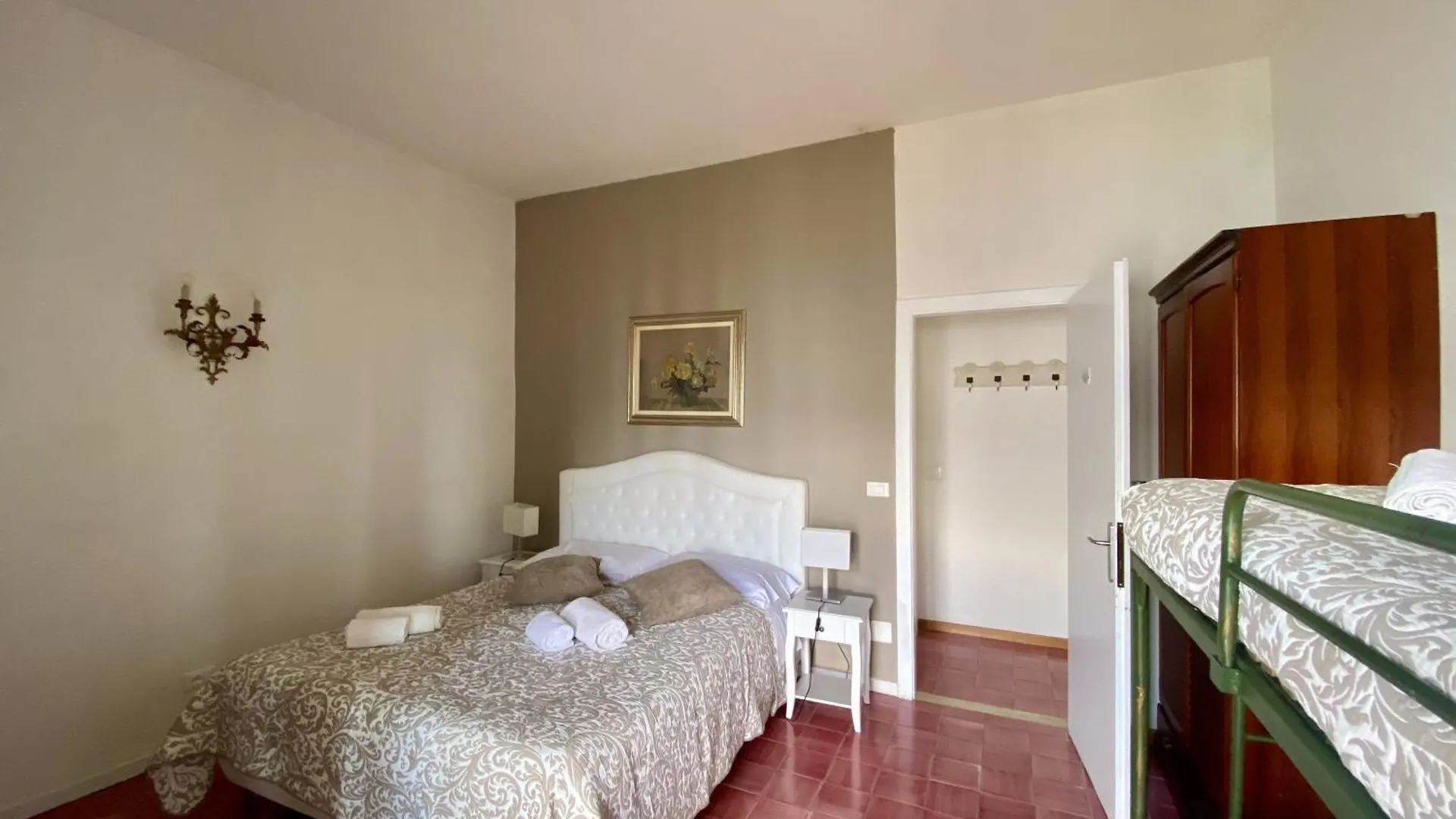 Wonderful Lake View Apartments With Pool With Breakfast Gardasee Torri Del Benaco Italien