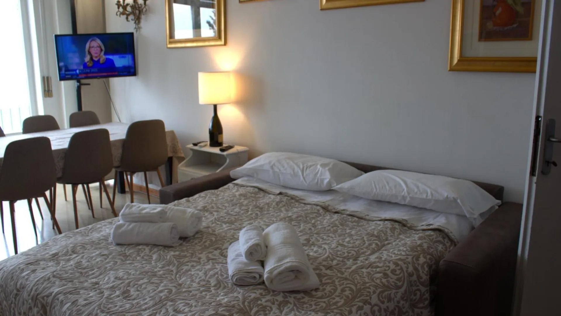 Wonderful Lake View Apartments With Pool With Breakfast Gardasee Torri Del Benaco Italien