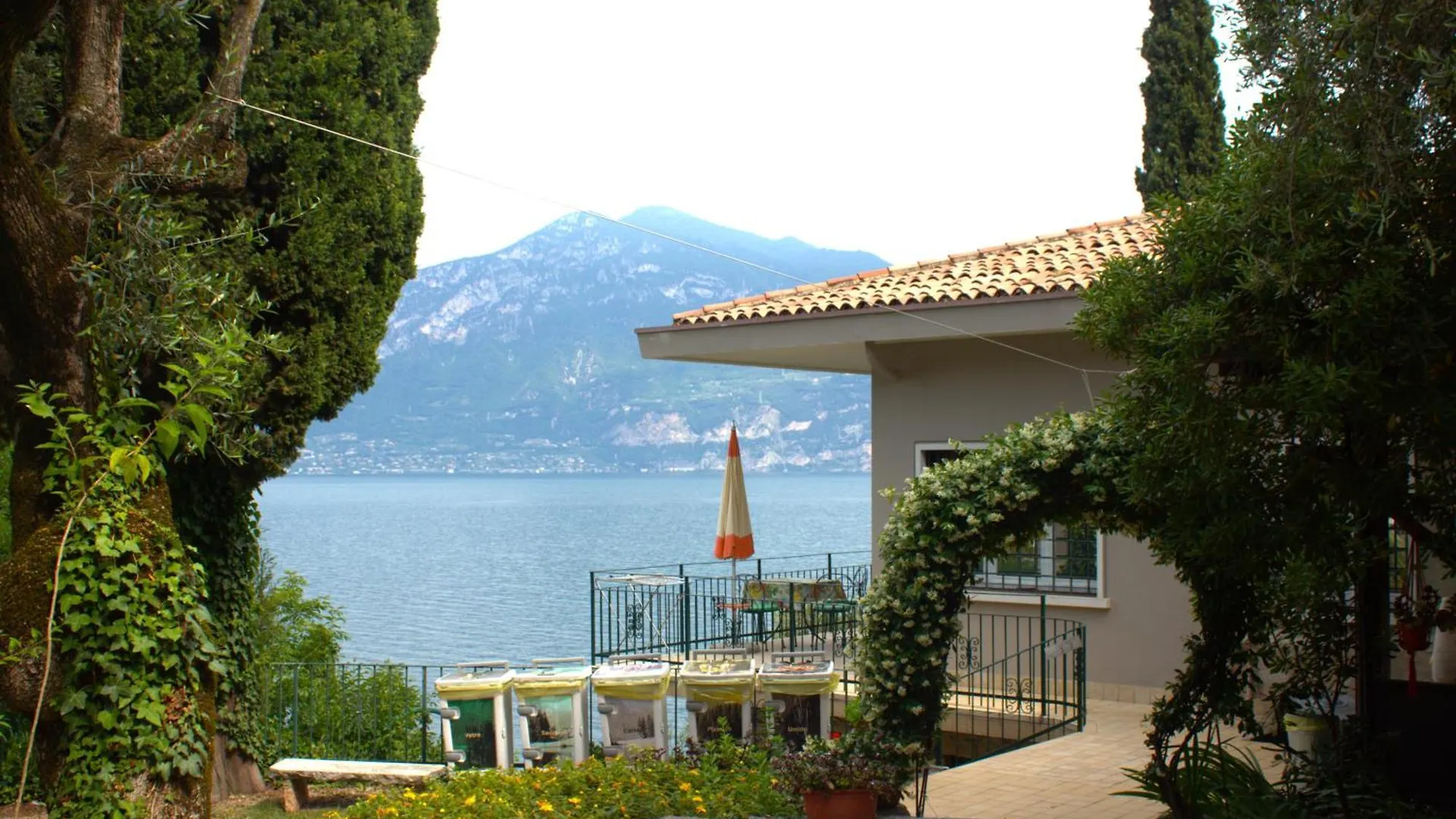 Wonderful Lake View Apartments With Pool With Breakfast Gardasee Torri Del Benaco 0*,