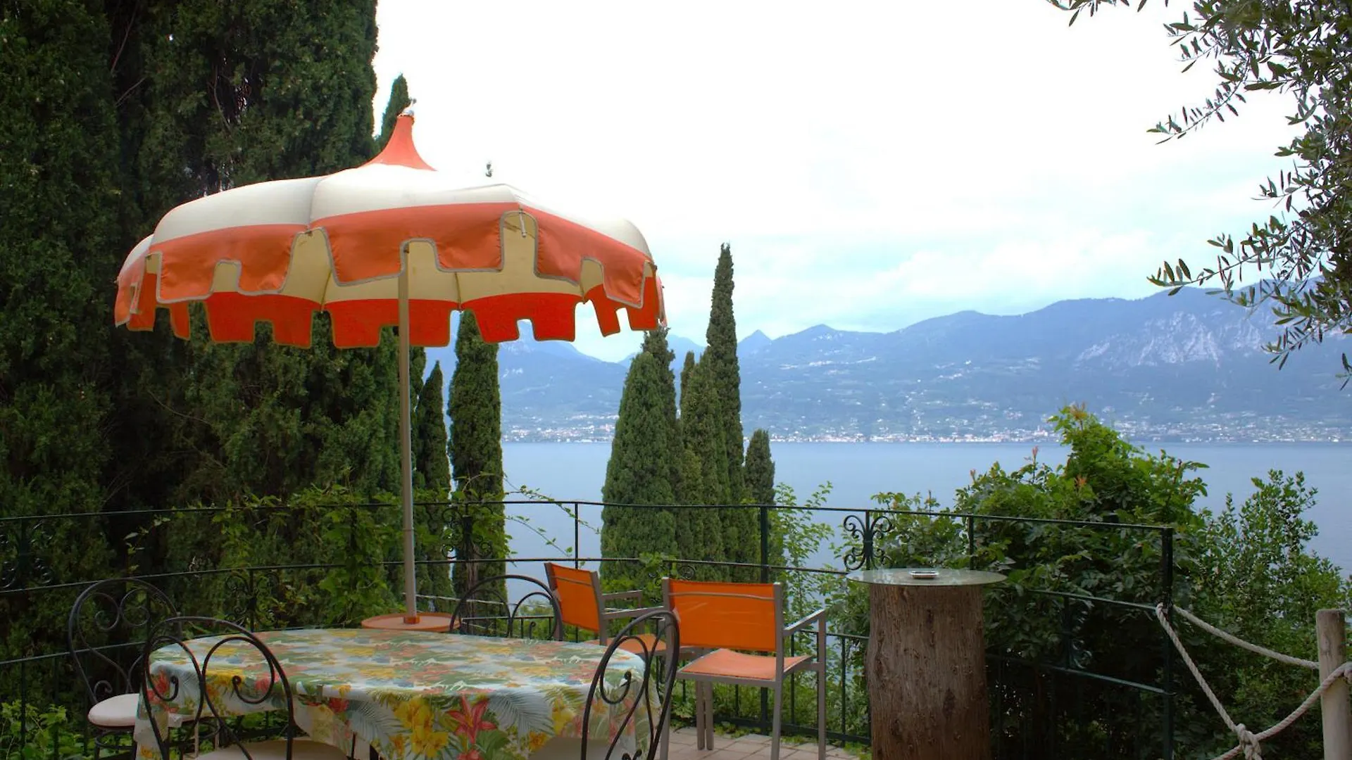 Wonderful Lake View Apartments With Pool With Breakfast Gardasee Torri Del Benaco