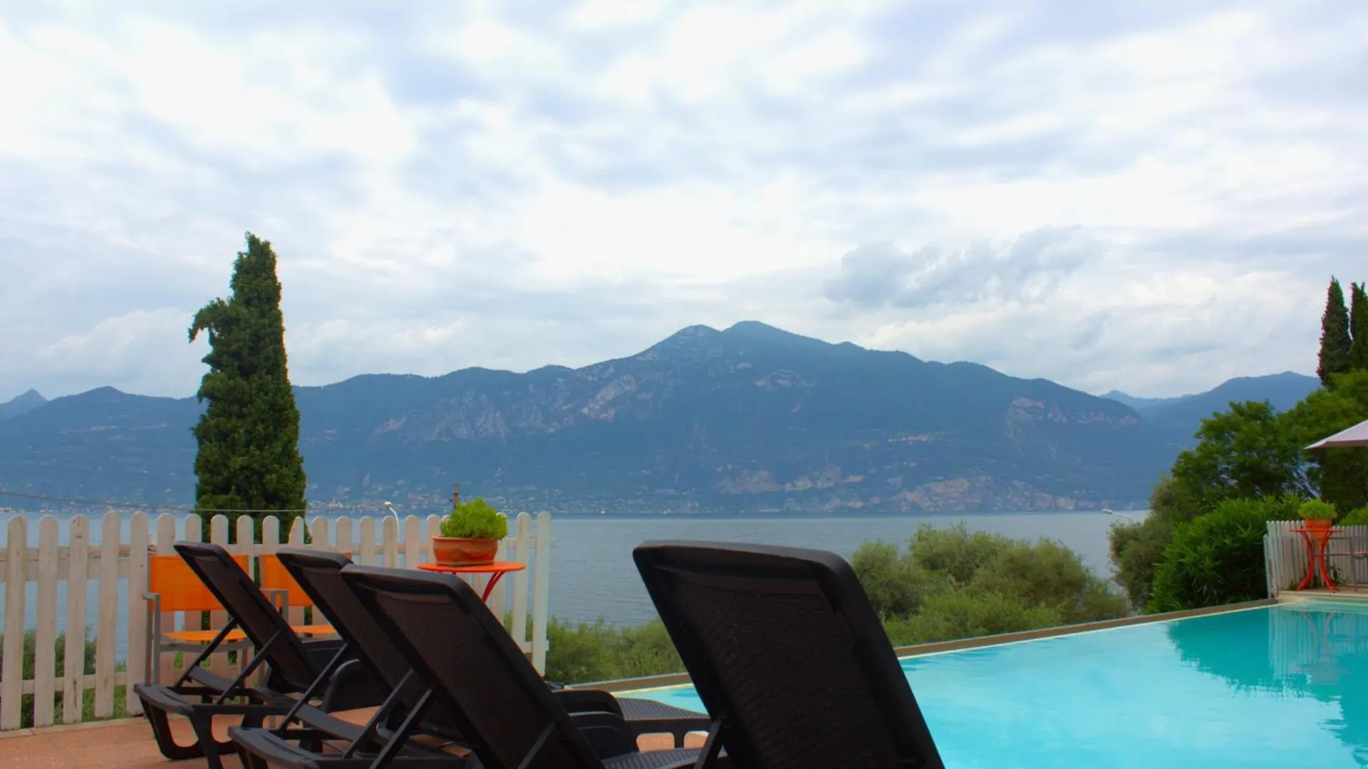 Wonderful Lake View Apartments With Pool With Breakfast Gardasee Torri Del Benaco Italien