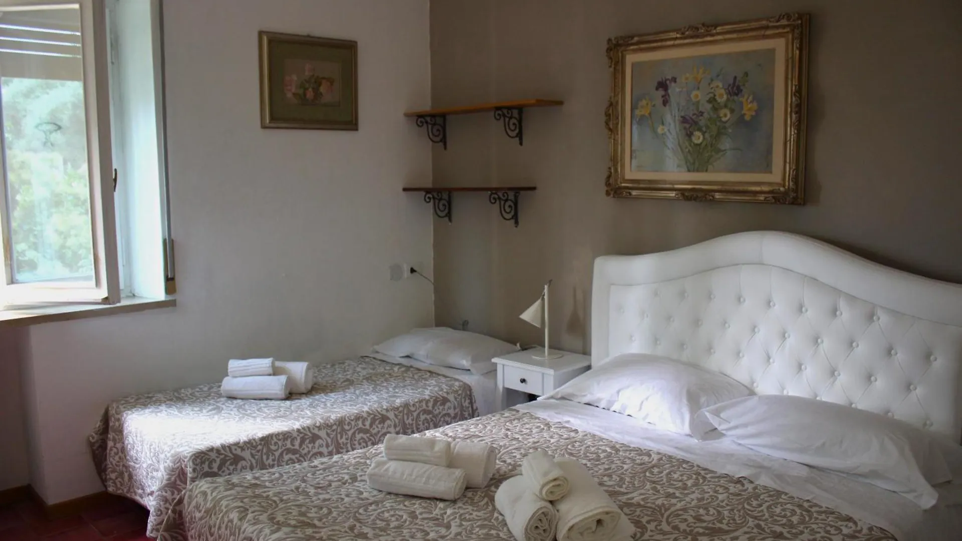 Wonderful Lake View Apartments With Pool With Breakfast Gardasee Torri Del Benaco