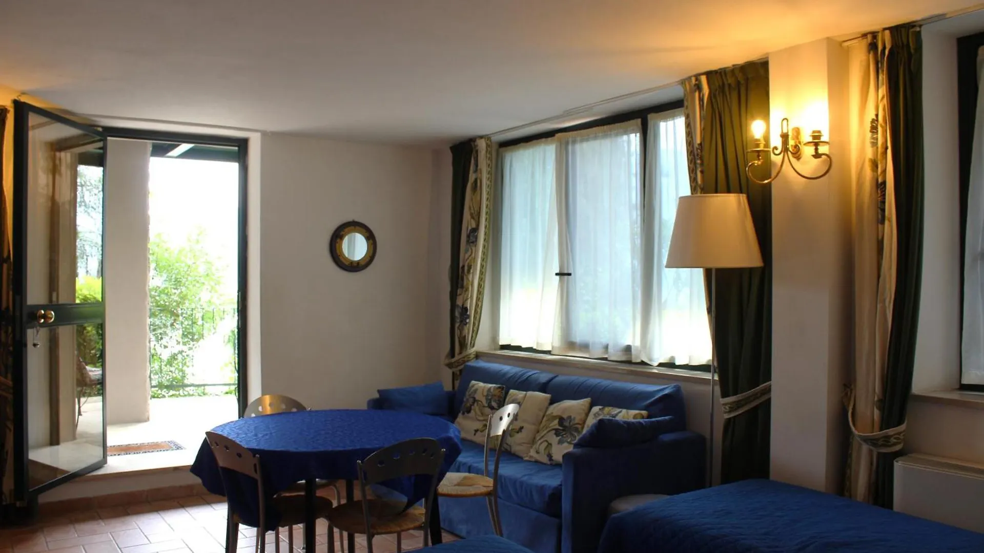 Wonderful Lake View Apartments With Pool With Breakfast Gardasee Torri Del Benaco 0*,