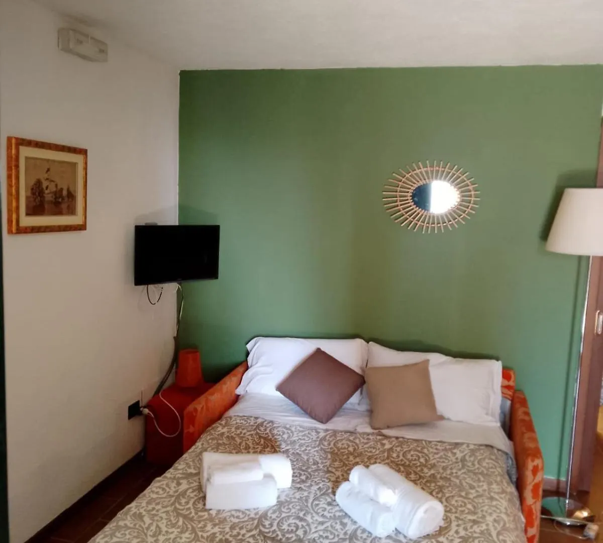 Wonderful Lake View Apartments With Pool With Breakfast Gardasee Torri Del Benaco