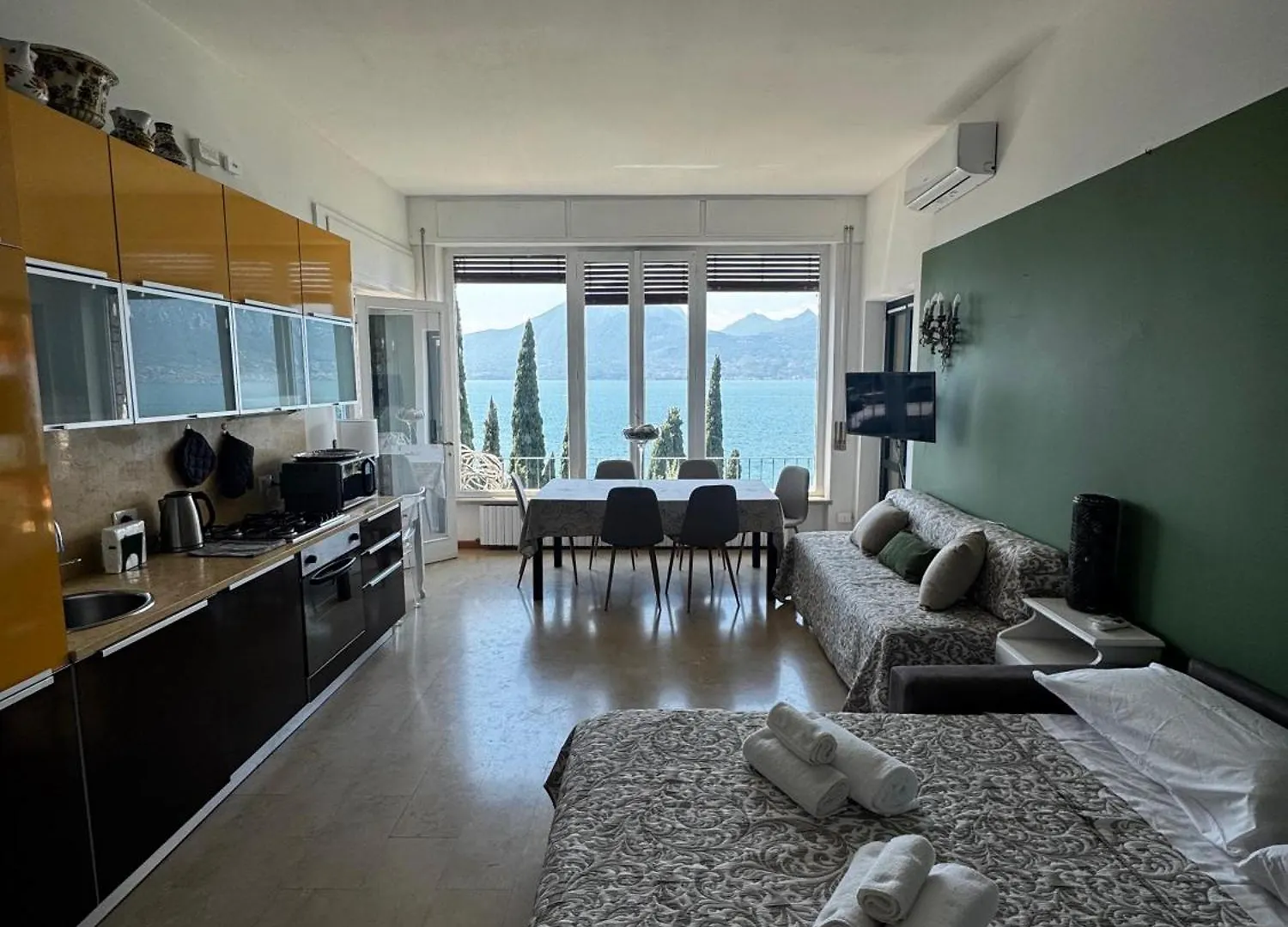 Wonderful Lake View Apartments With Pool With Breakfast Gardasee Torri Del Benaco Italien