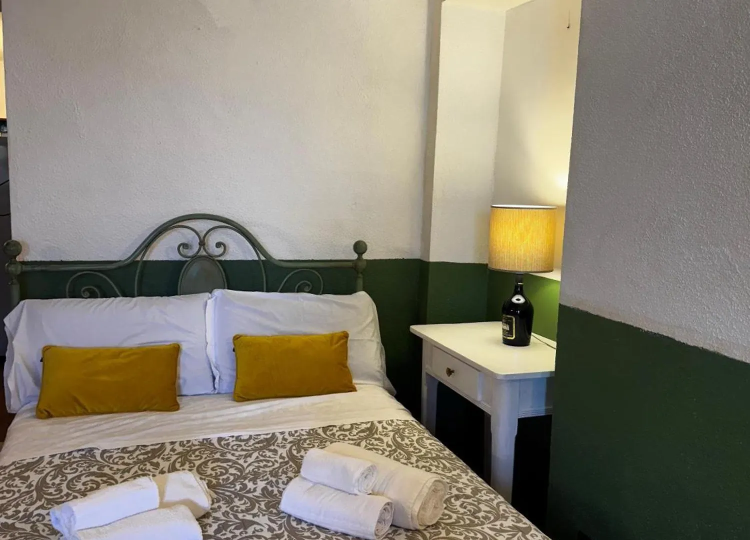 Wonderful Lake View Apartments With Pool With Breakfast Gardasee Torri Del Benaco