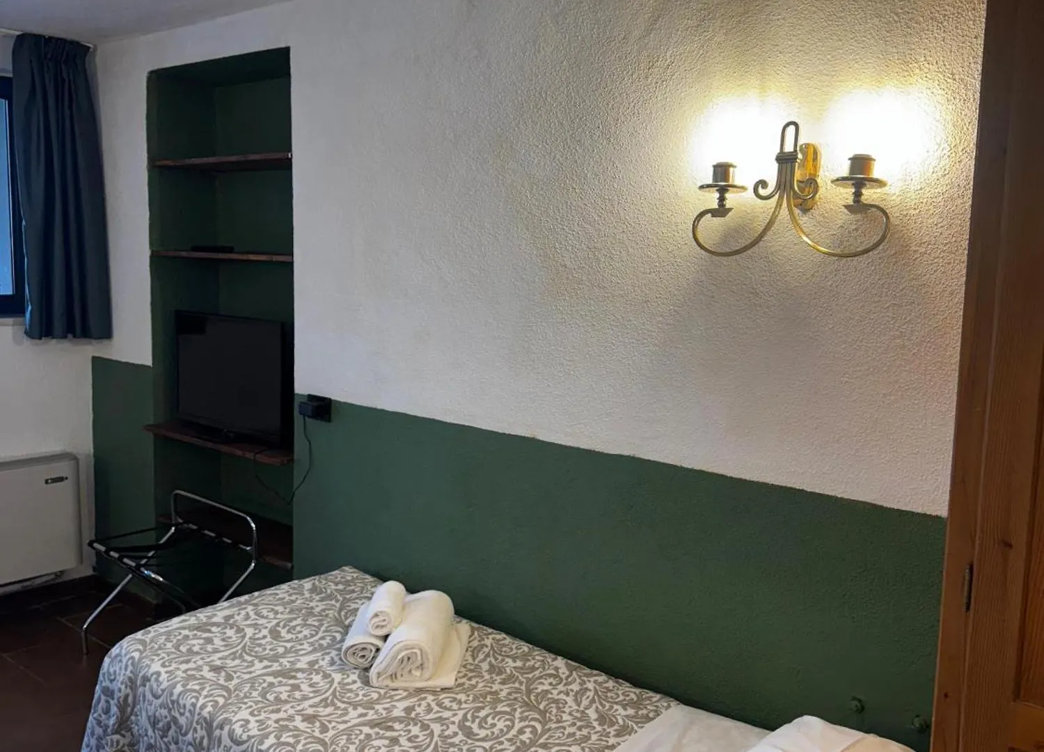 Wonderful Lake View Apartments With Pool With Breakfast Gardasee Torri Del Benaco
