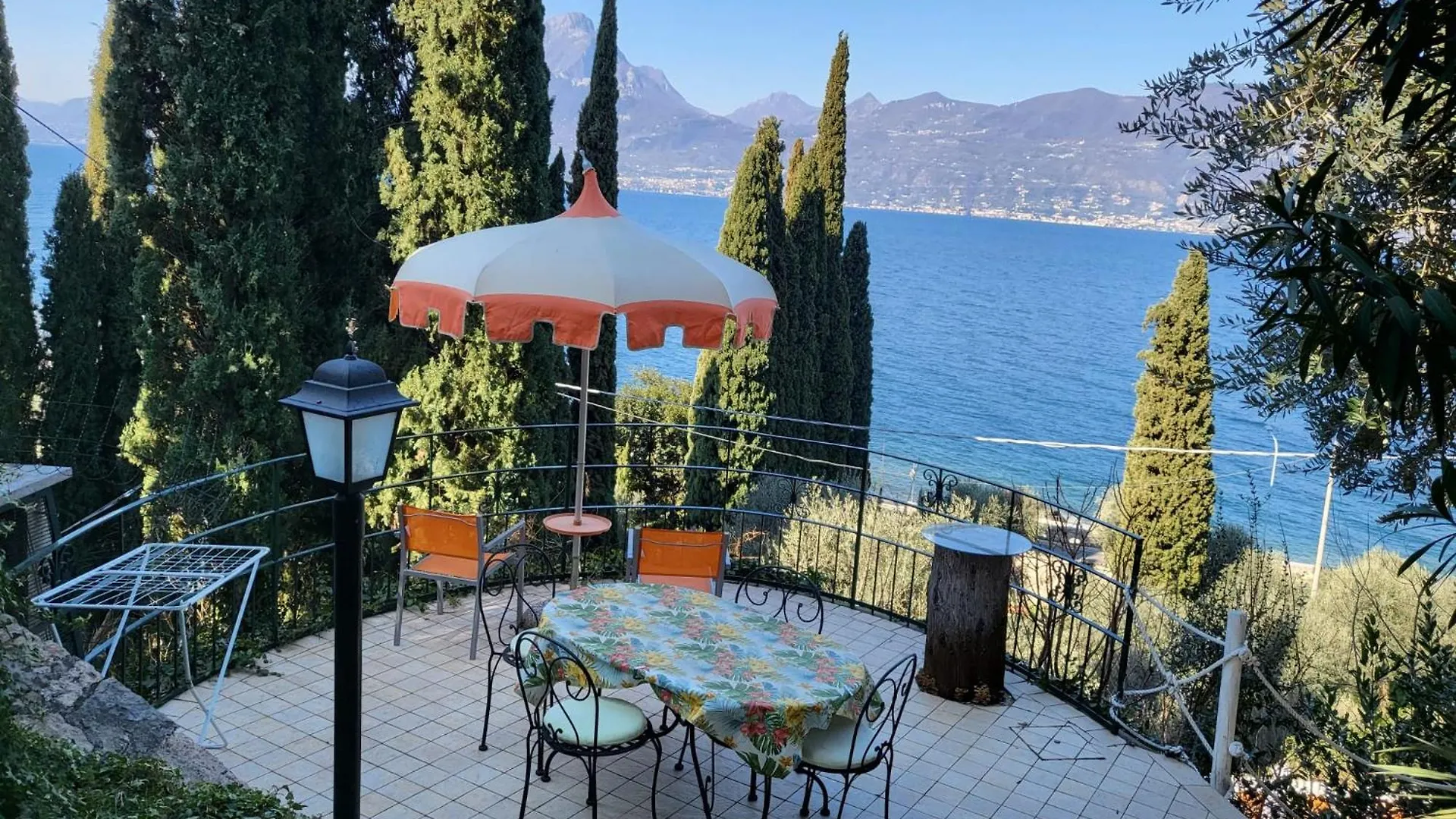 Wonderful Lake View Apartments With Pool With Breakfast Gardasee Torri Del Benaco