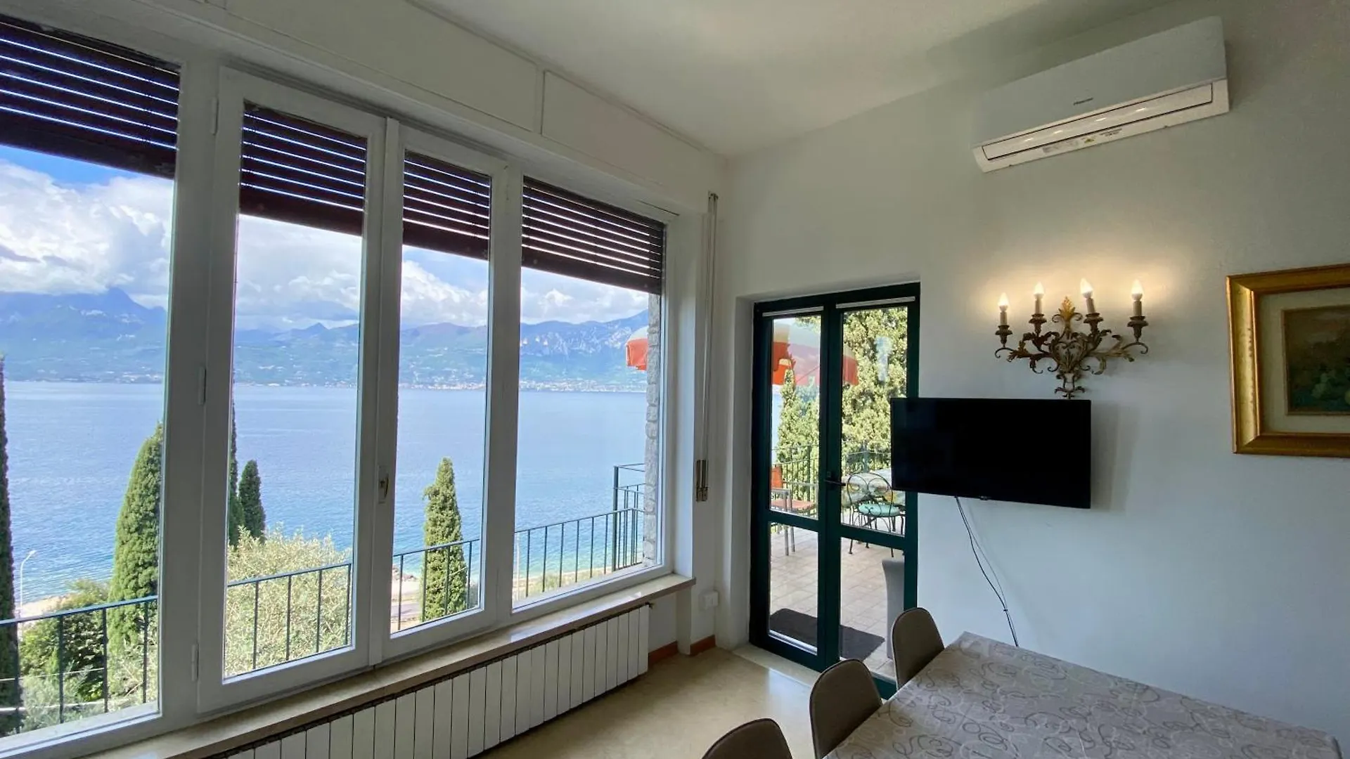 Wonderful Lake View Apartments With Pool With Breakfast Gardasee Torri Del Benaco