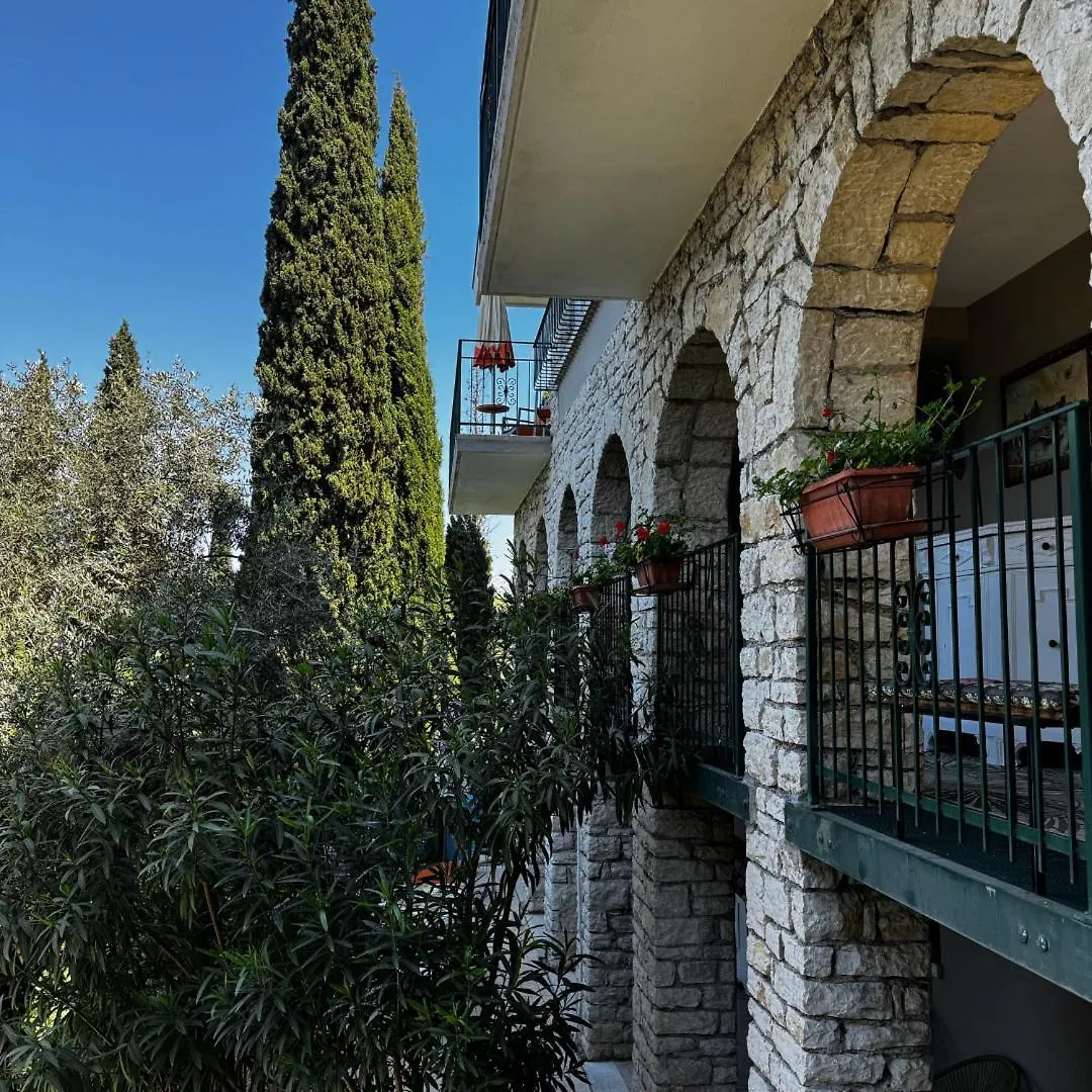 Wonderful Lake View Apartments With Pool With Breakfast Gardasee Torri Del Benaco