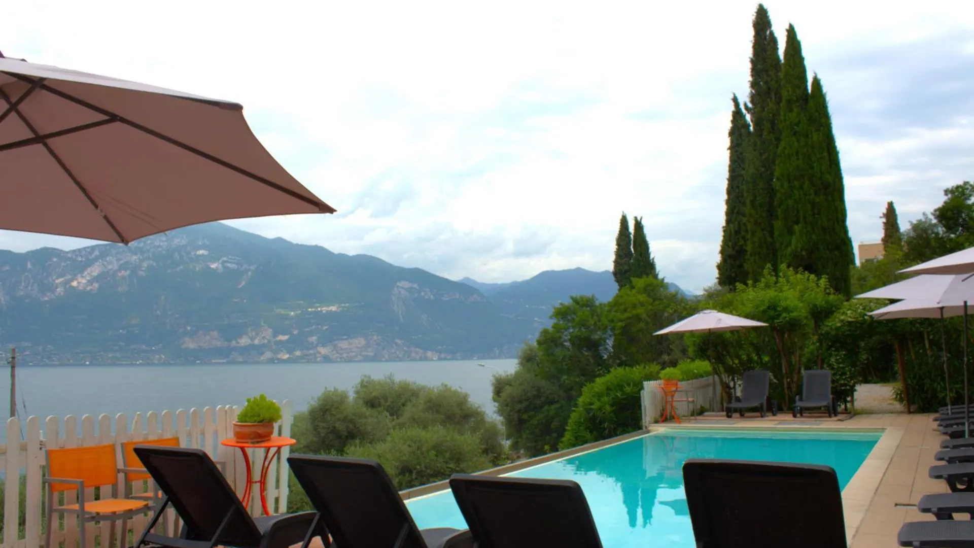 Wonderful Lake View Apartments With Pool With Breakfast Gardasee Torri Del Benaco