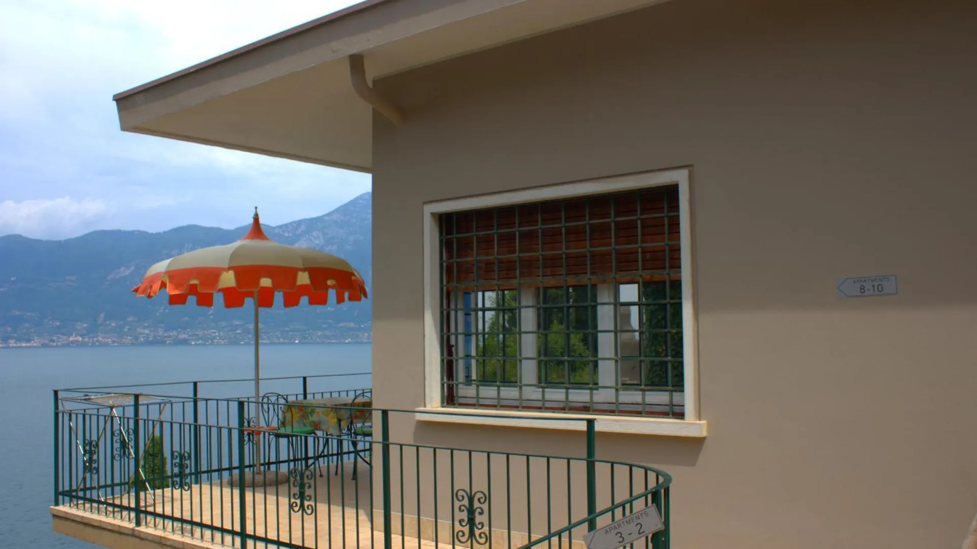 Wonderful Lake View Apartments With Pool With Breakfast Gardasee Torri Del Benaco