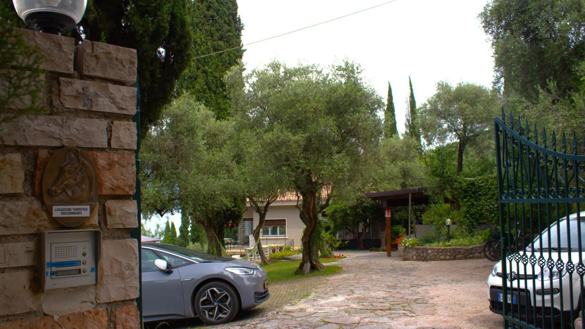 Wonderful Lake View Apartments With Pool With Breakfast Gardasee Torri Del Benaco Italy