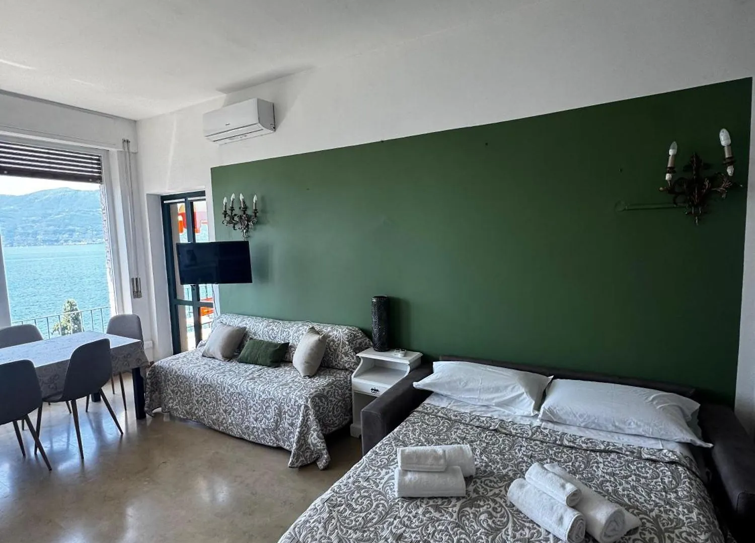 Wonderful Lake View Apartments With Pool With Breakfast Gardasee Torri Del Benaco