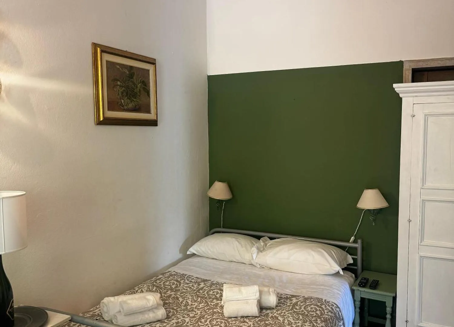 Wonderful Lake View Apartments With Pool With Breakfast Gardasee Torri Del Benaco