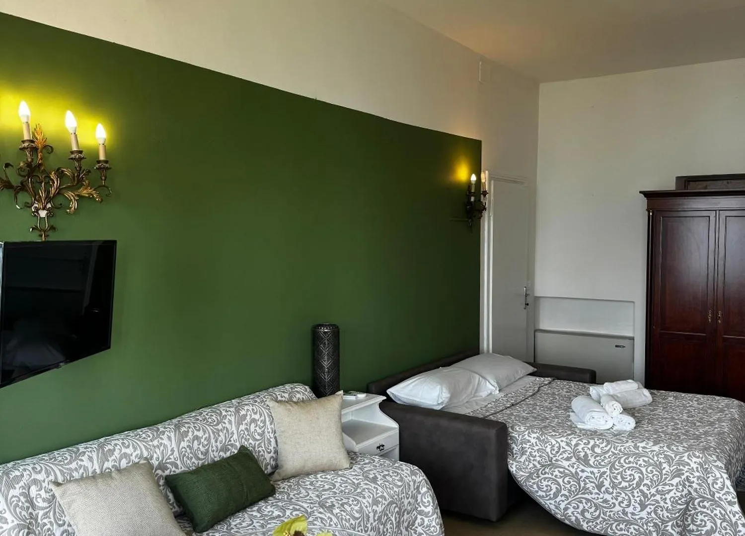 Wonderful Lake View Apartments With Pool With Breakfast Gardasee Torri Del Benaco Italy