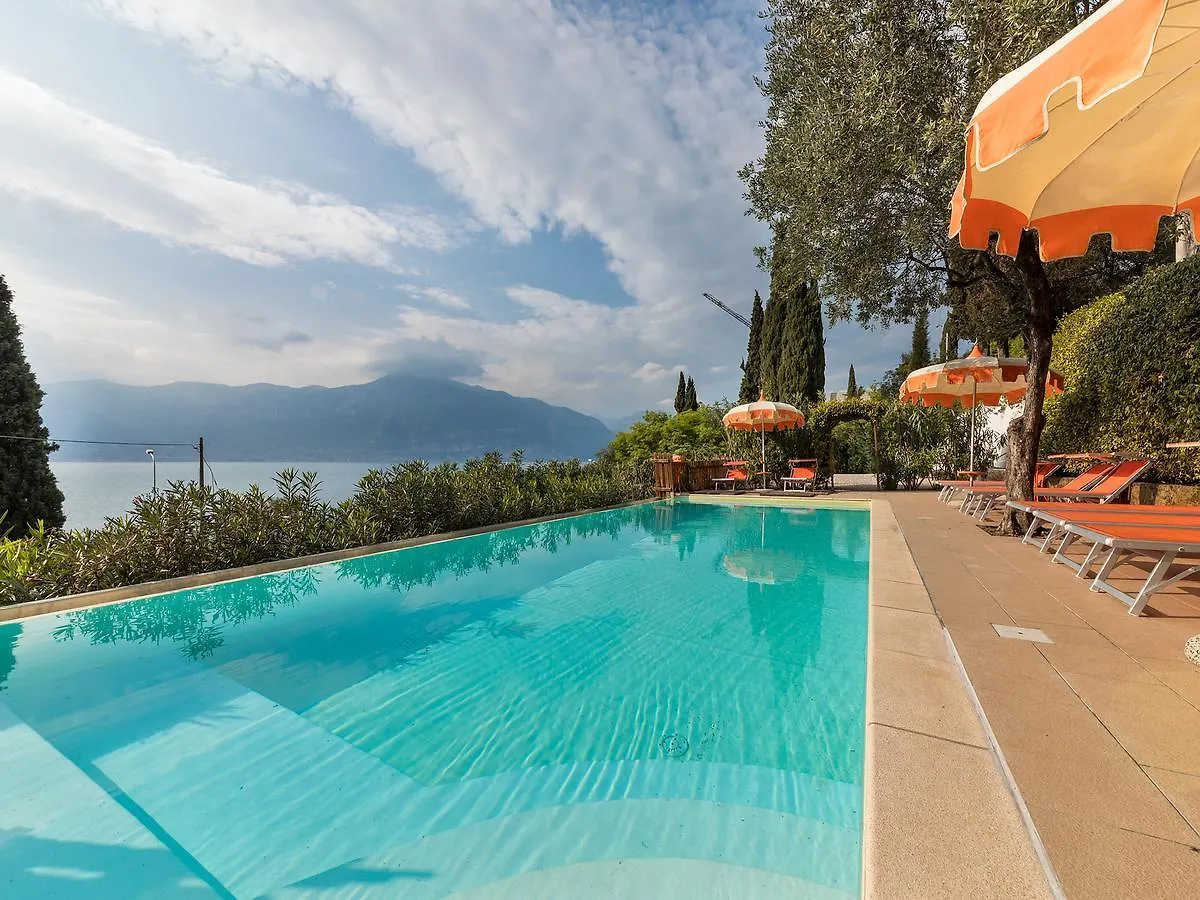 Wonderful Lake View Apartments With Pool With Breakfast Gardasee location