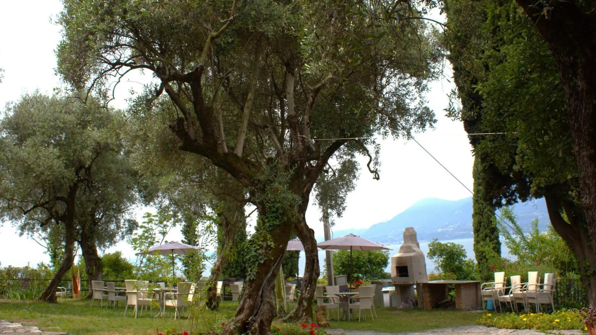 Wonderful Lake View Apartments With Pool With Breakfast Gardasee Torri Del Benaco Włochy