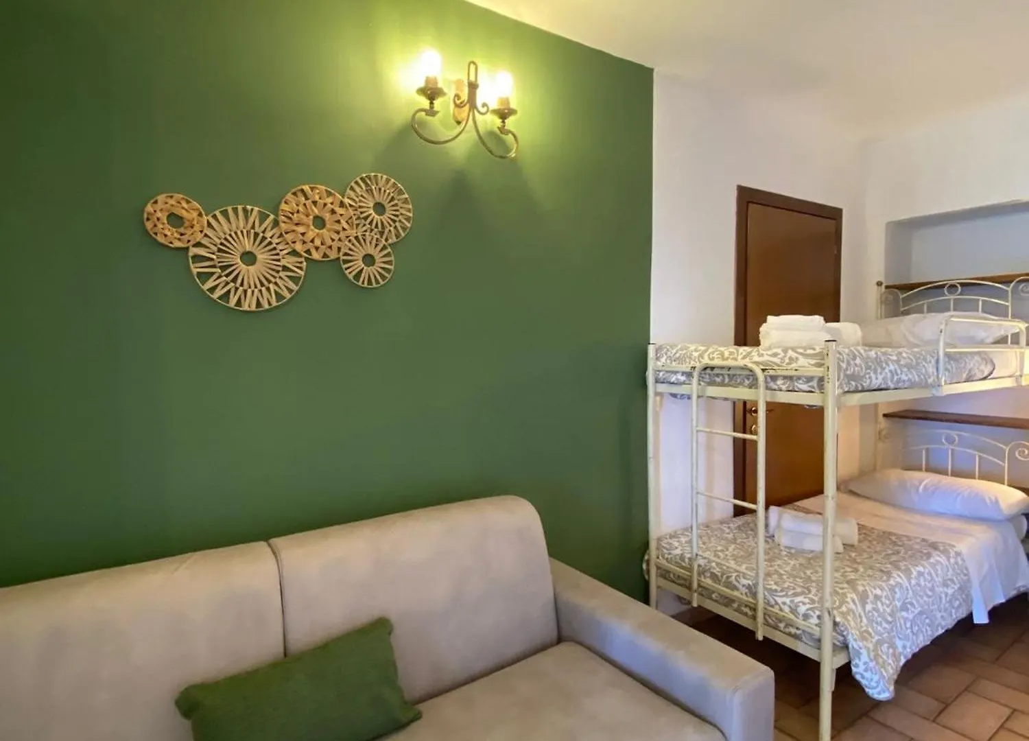 Wonderful Lake View Apartments With Pool With Breakfast Gardasee Torri Del Benaco 0*,  Włochy