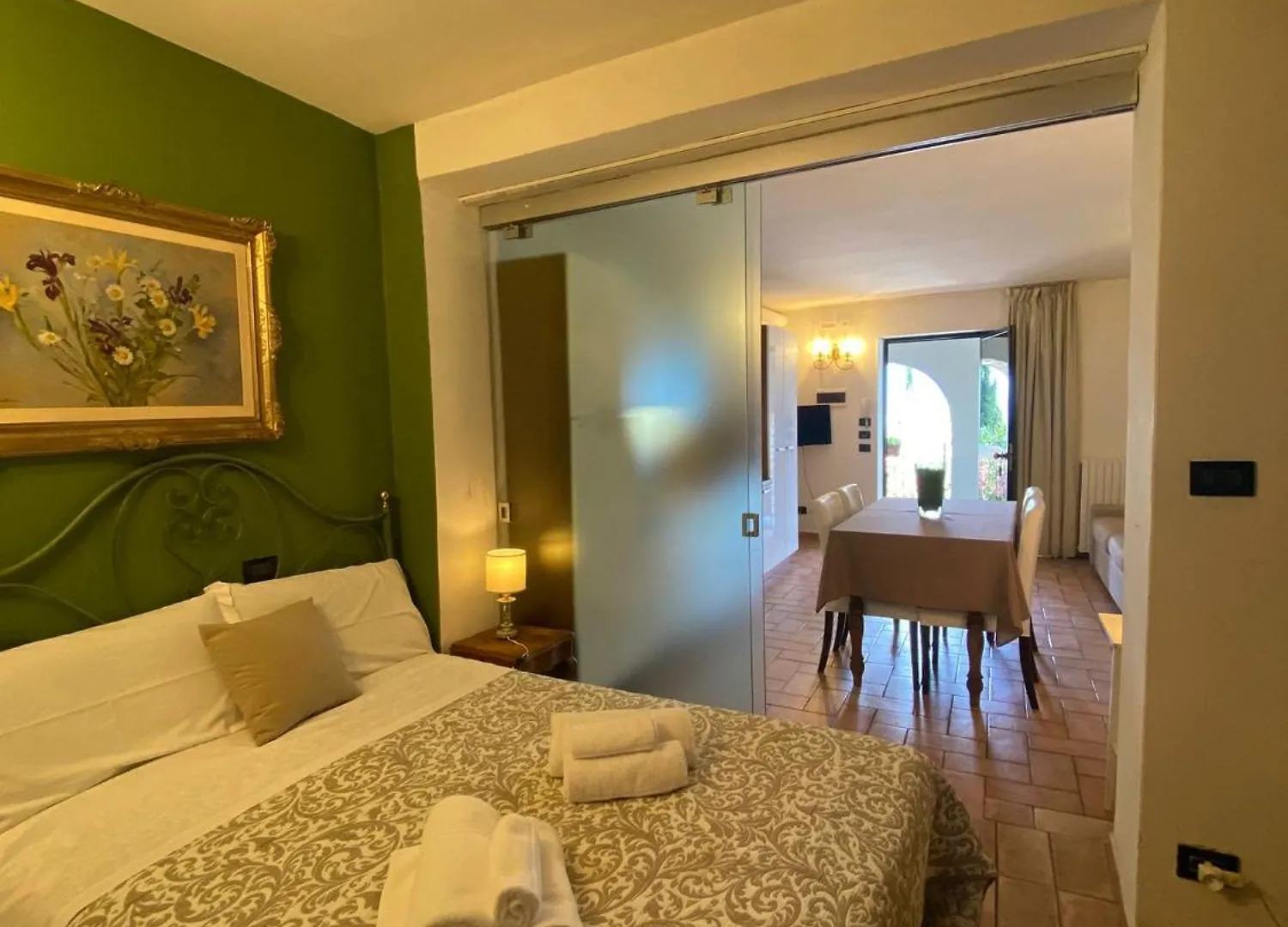 Wonderful Lake View Apartments With Pool With Breakfast Gardasee Torri Del Benaco